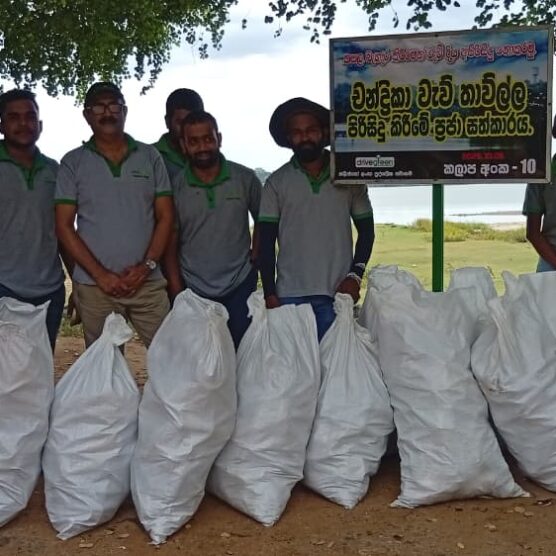 Cleaning program at Chandrika Lake, Embilipitiya
